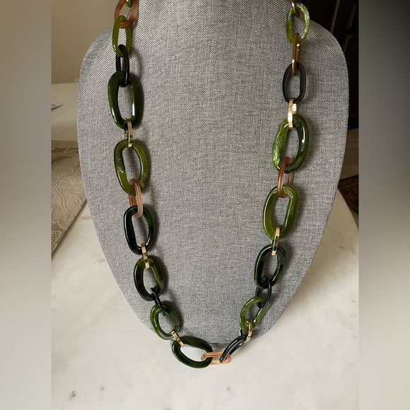 Chunky Composite and Gold Metal Link Necklace - Picture 3 of 5